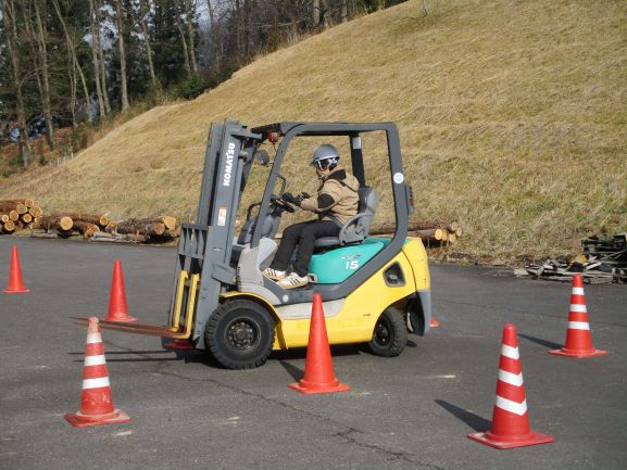 フォークリフト４