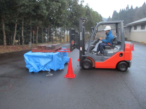 フォークリフト５